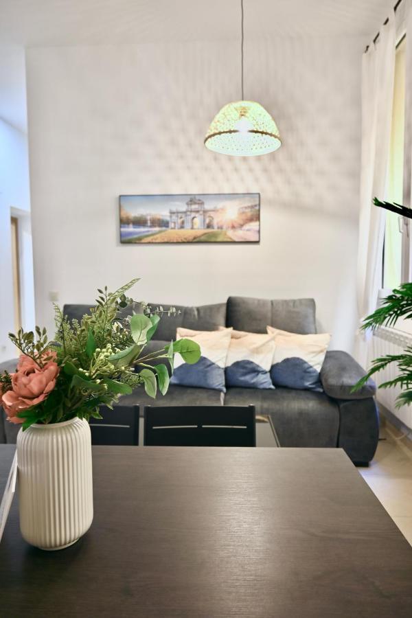 For You Rentals Centrico Apartamento Temporal En La Calle Infanta Inf1A Madrid Exterior foto